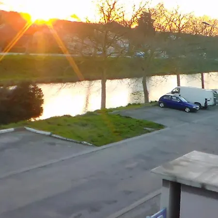 A Avec Terrasse * Каркассонн