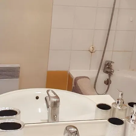 Апартаменти A Avec Terrasse Каркассонн