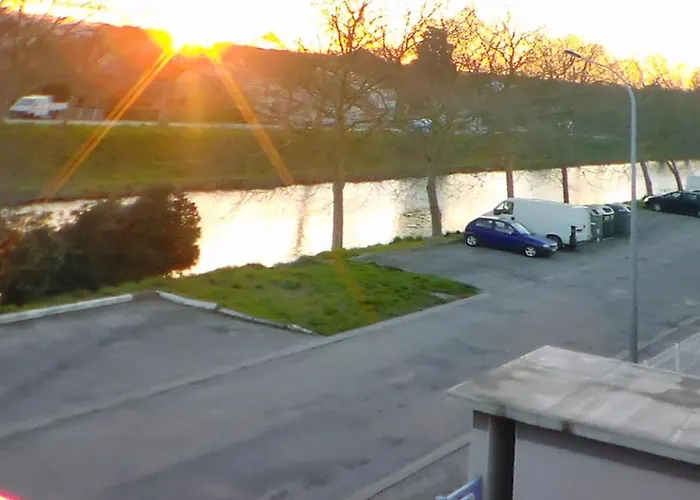 A Avec Terrasse * Carcasona